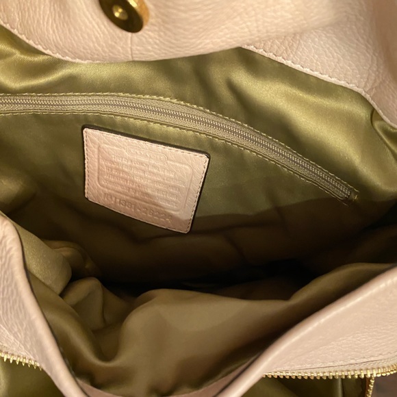 Gently used Coach Baby Pink Edie 31 Dalton Bag Purse Handbag Pocket Book - Picture 8 of 15